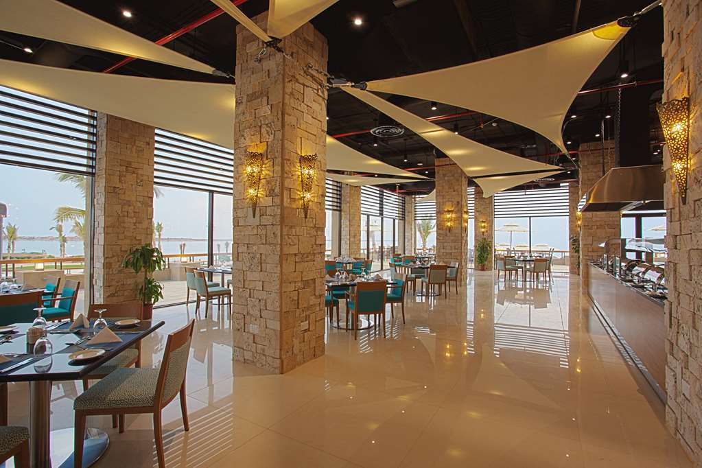 Golden Tulip Sharma Resort Restaurante foto